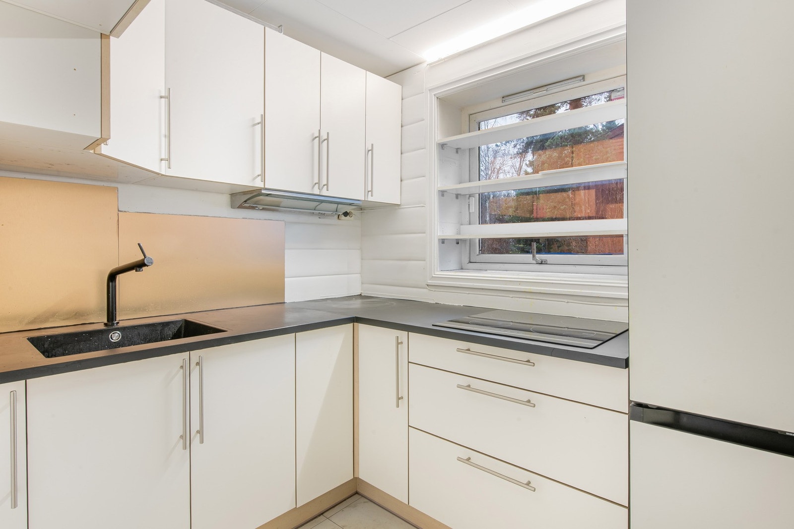 Kjøkken underetasje var tidligere vaskerom. Galleribilde