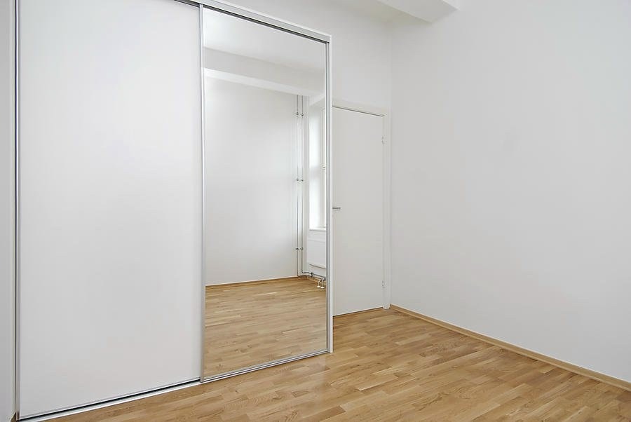 Stor entre med stor garderobe Galleribilde