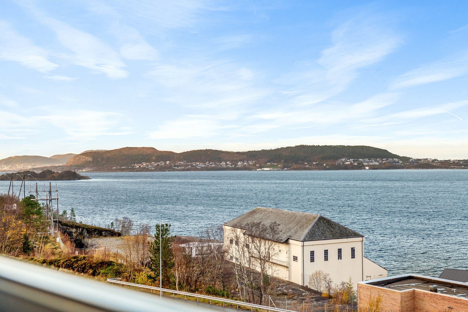 Utsikt mot Ellingsøyfjorden mot nord fra soverommene Galleribilde
