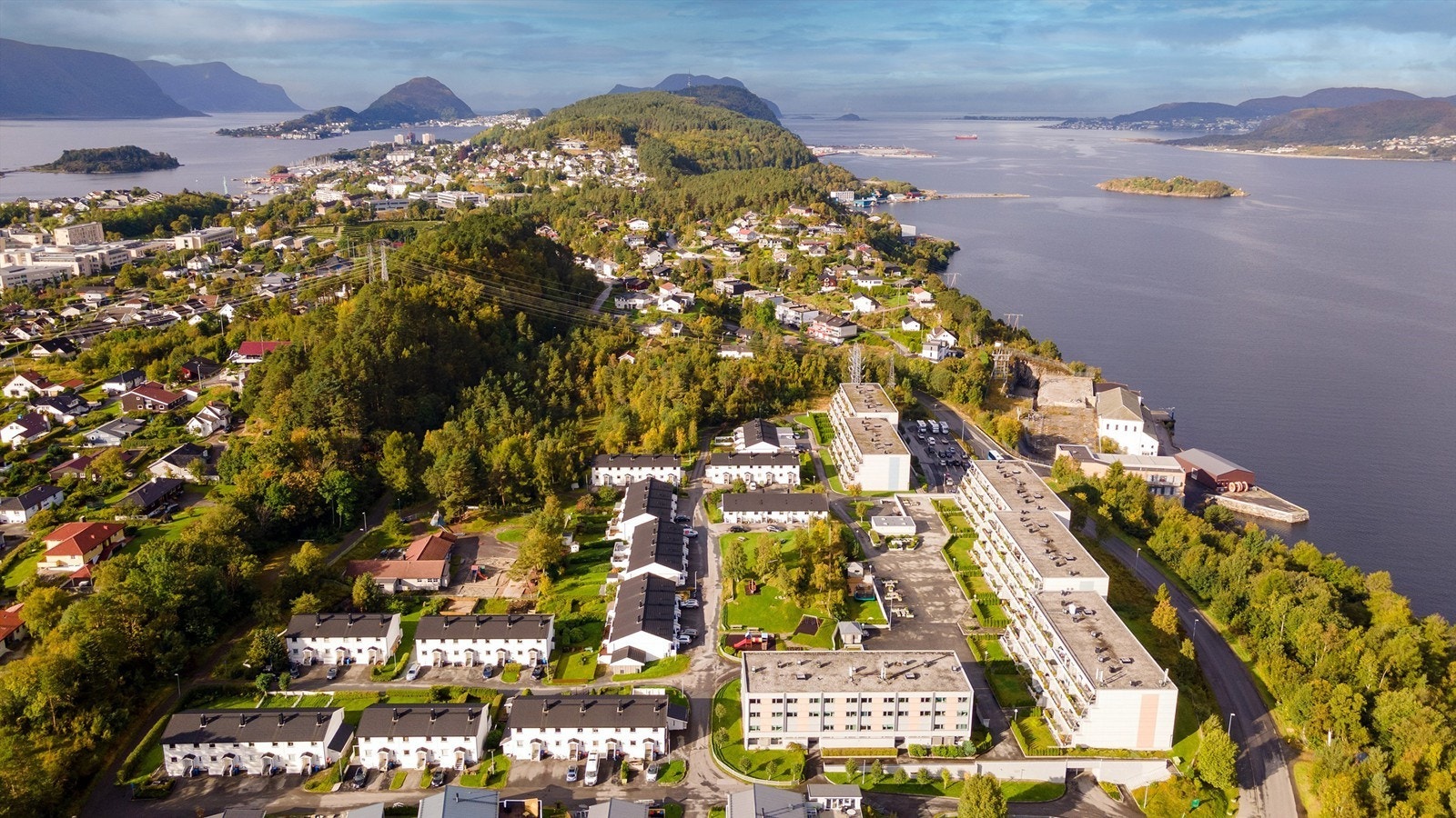 Dronebilde fra boligområdet på Torvteigen sett fra øst mot vest Galleribilde