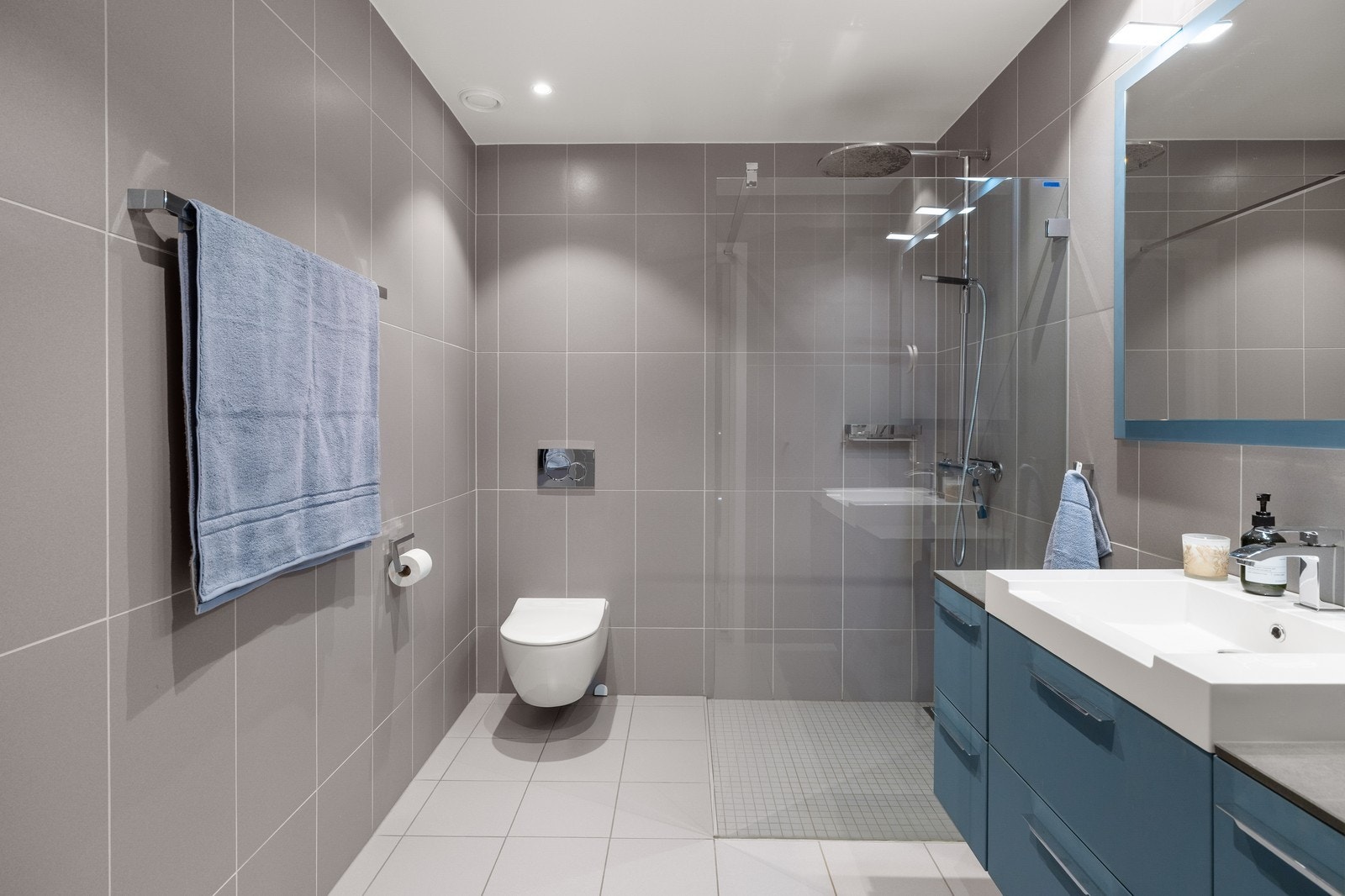 Delikat bad tilknyttet hovedsoverom. Galleribilde