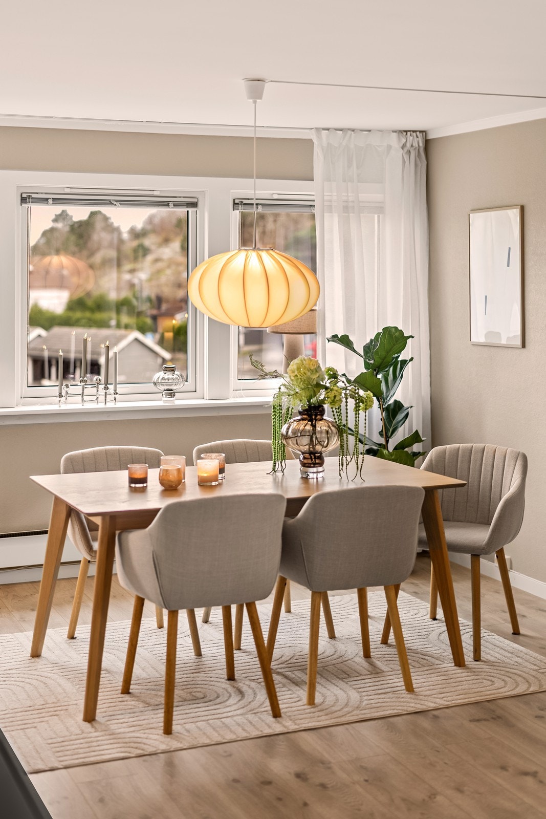 Leiligheten har gang, bod, bad, 2 soverom, kjøkken og stue Galleribilde