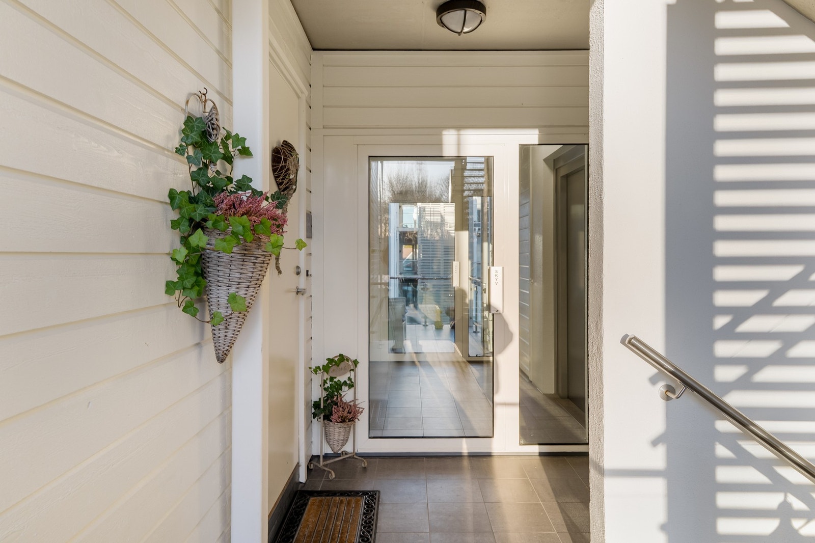 Enkel heis adkomst. Galleribilde