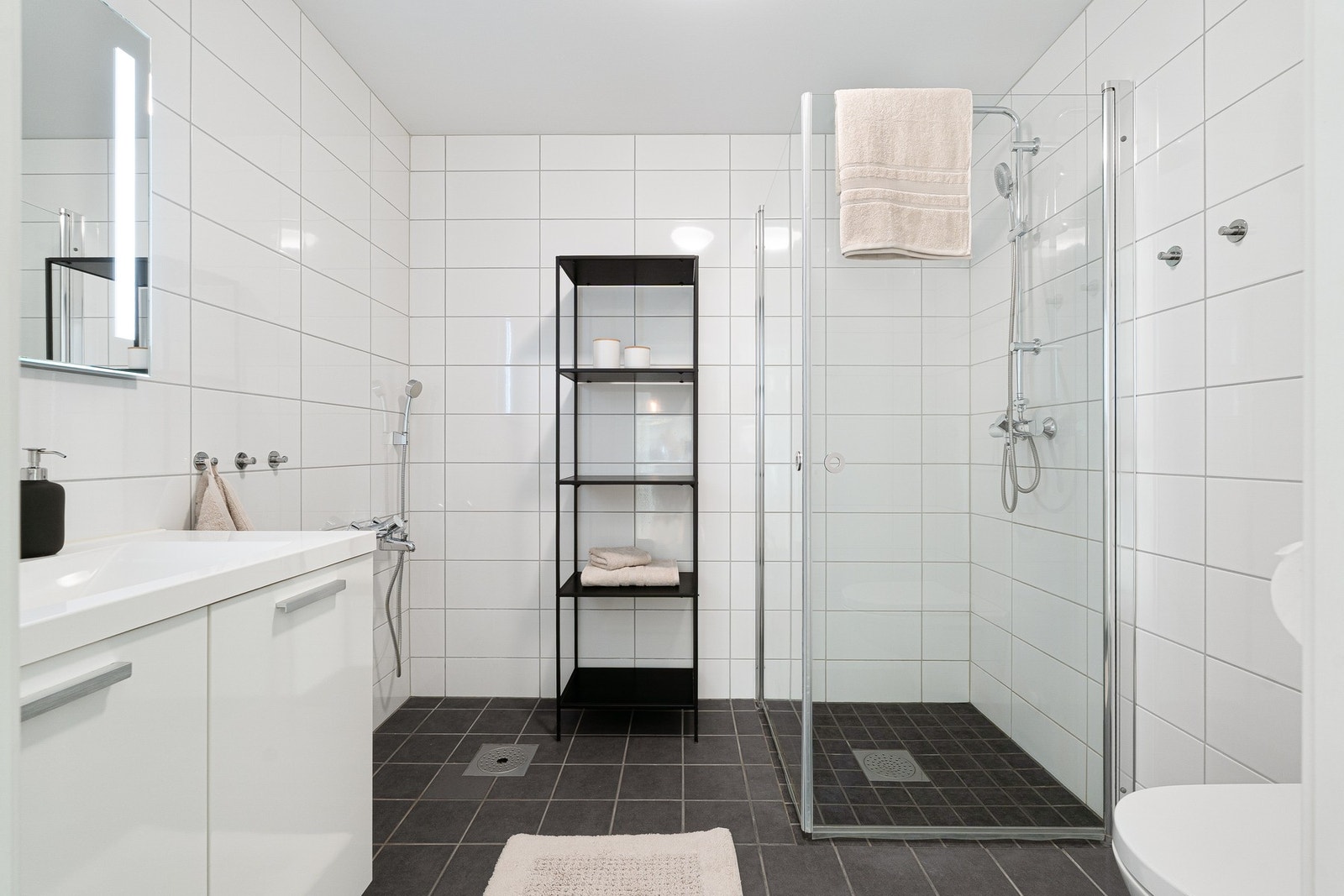 Badet har vannbåren gulvvarme. Galleribilde