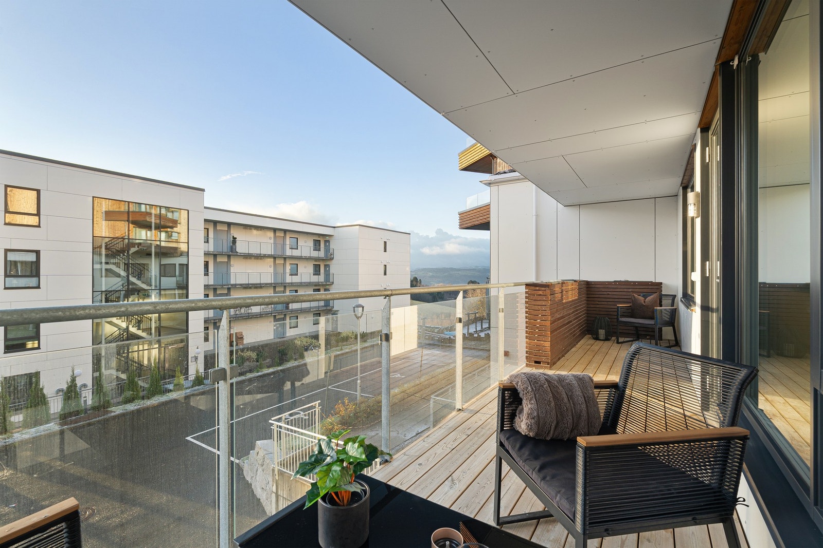 Her har man god plass til ønsket utemøblement. Galleribilde