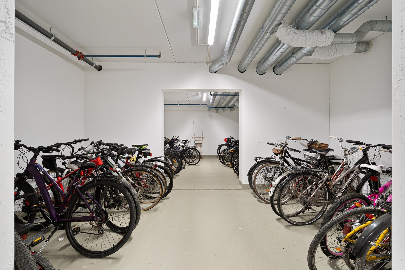 Felles sykkelparkering. Galleribilde