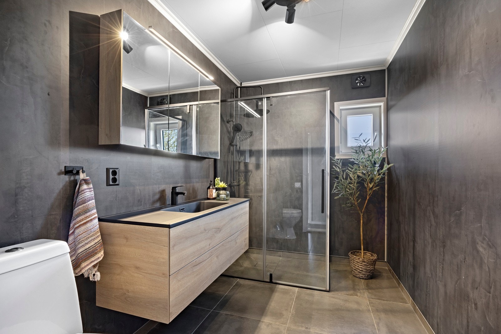 Smakfullt bad med tøff innredning! Galleribilde