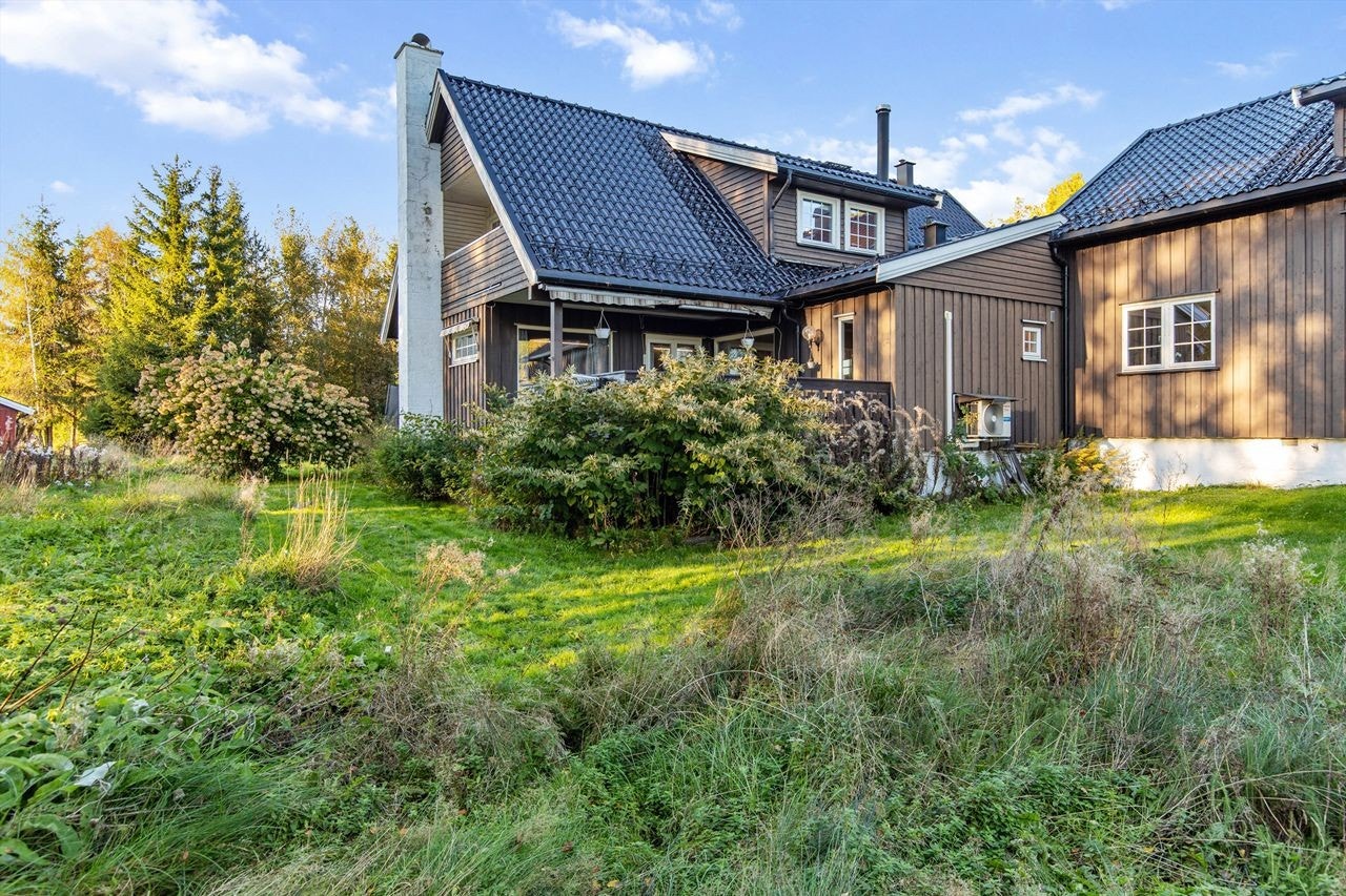 Hverdagslogistikken er enkel med Joker Fenstad kun 300 meter unna, og Fenstad skole innen en kilometer. Galleribilde