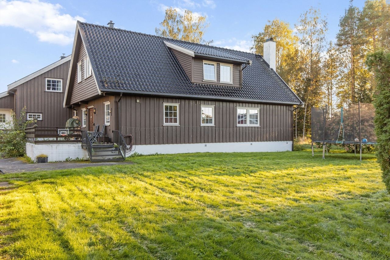 EiendomsMegler 1 v/Line Evensen ønsker deg velkommen til Vipestubben 7! Foto: Bjørn Sørheim Galleribilde