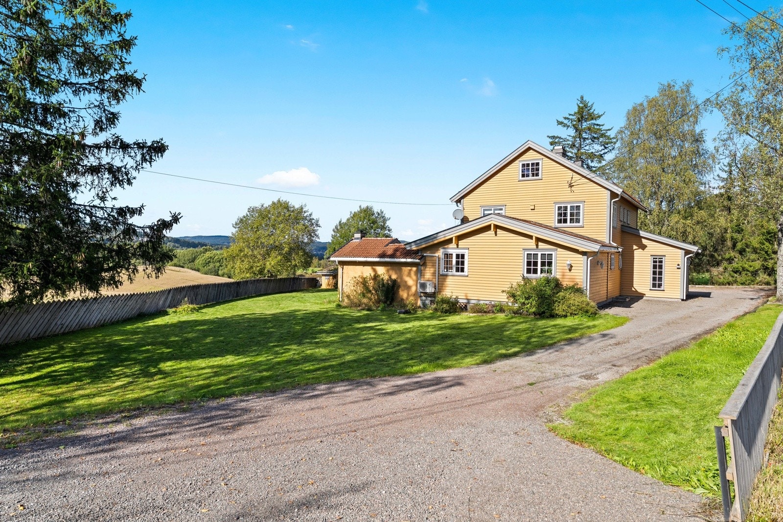 Med stor tomt og masse potensiale Galleribilde