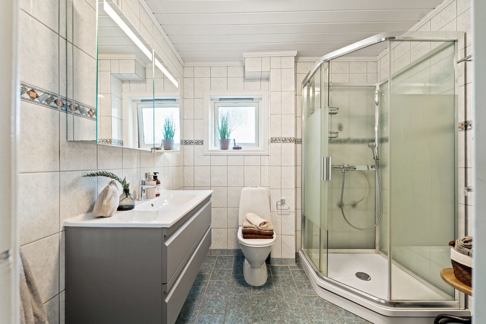 Eget bad i 1. etasje Galleribilde