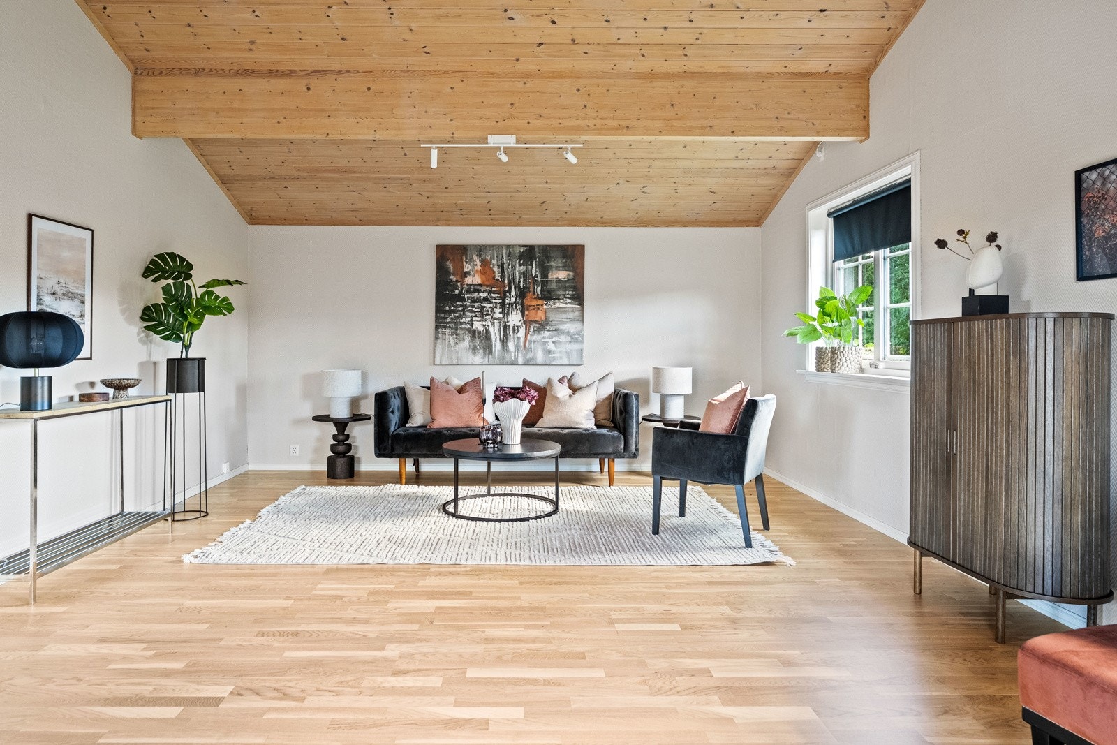 Stuen har i nyere tid blitt utviddet og blitt ordentlig hyggelig Galleribilde