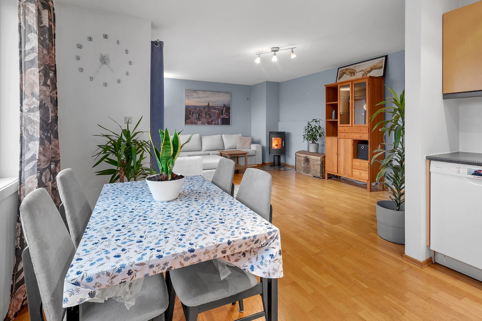 Som man ser så er det god plass for å innrede med spisegruppe. Galleribilde