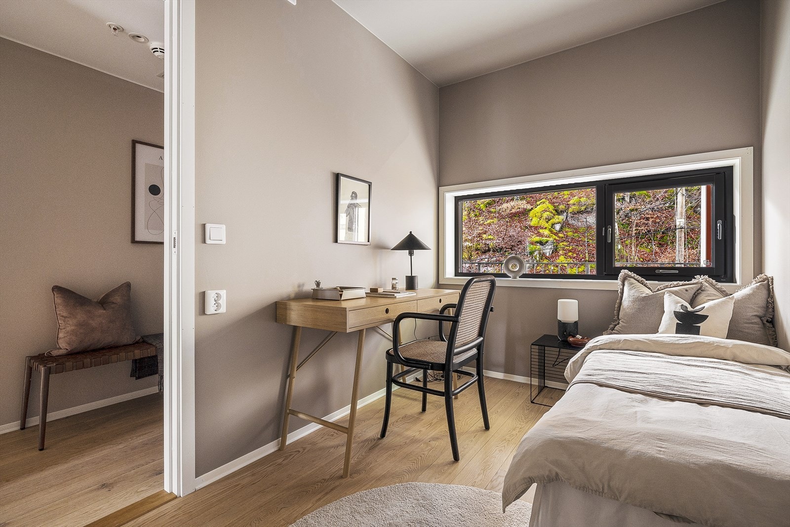 Soverom 1 | Leiligheten har to romslige soverom på henholdsvis 8,5 og 11,3 kvm. Galleribilde