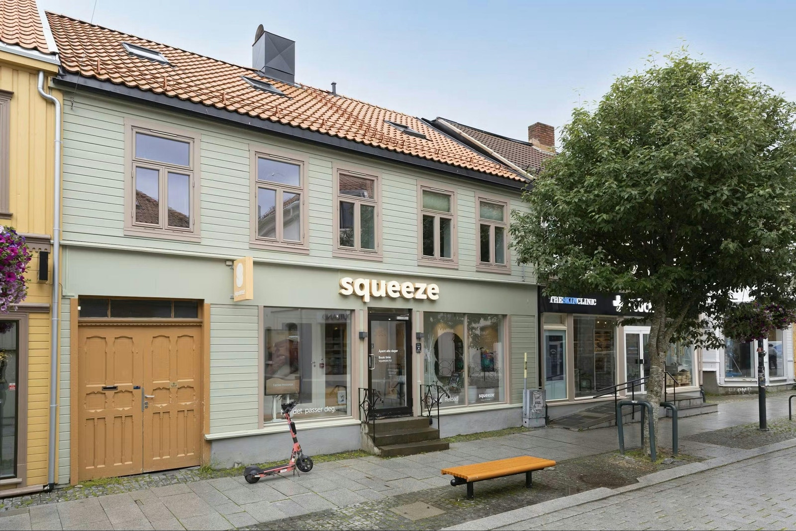 Fasade: Svært velholdt bygård. Her kan du bosette deg midt i hjertet av byen! Galleribilde