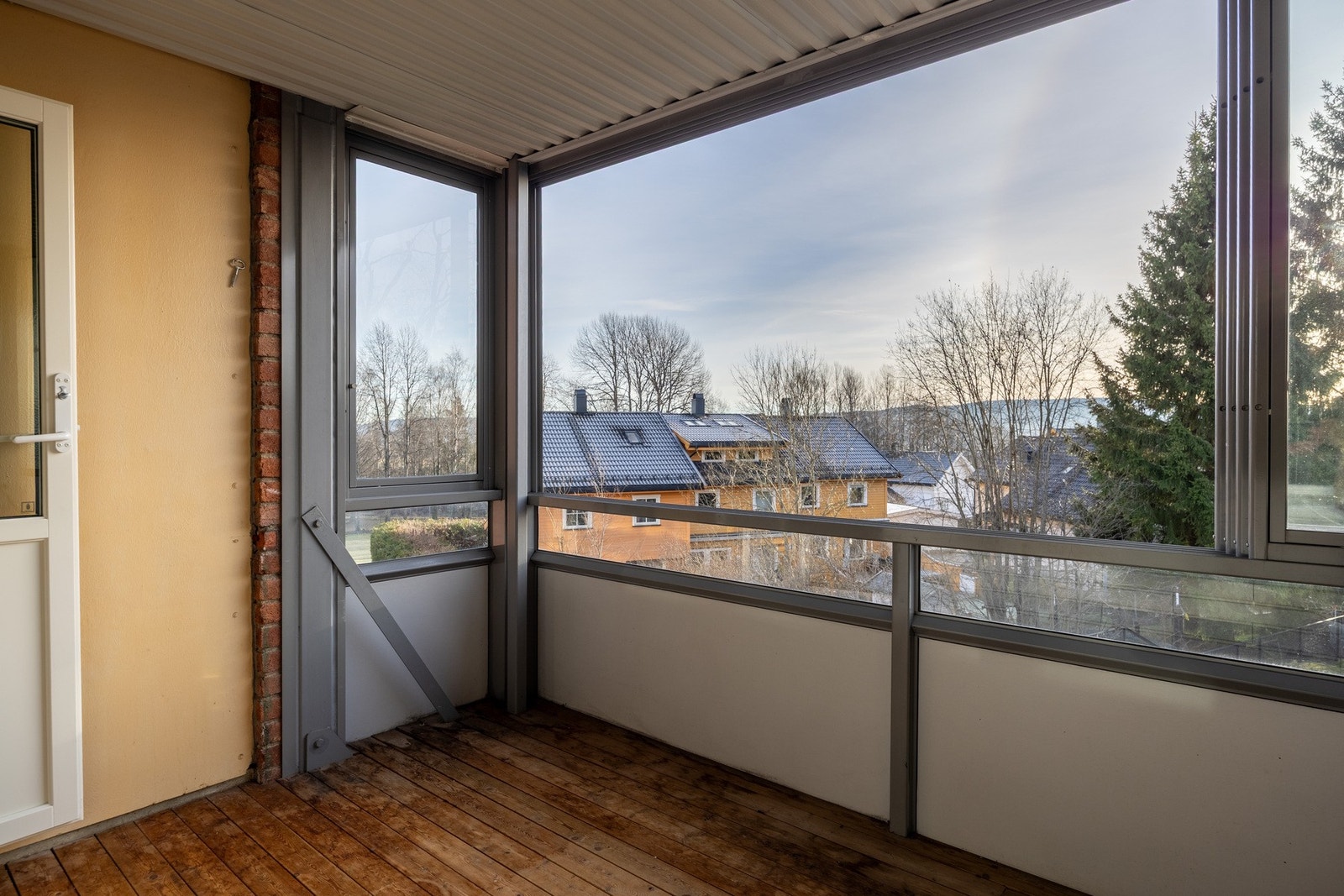 Balkongen er på 8 kvm med god plass til ønsket utemøblement. Galleribilde