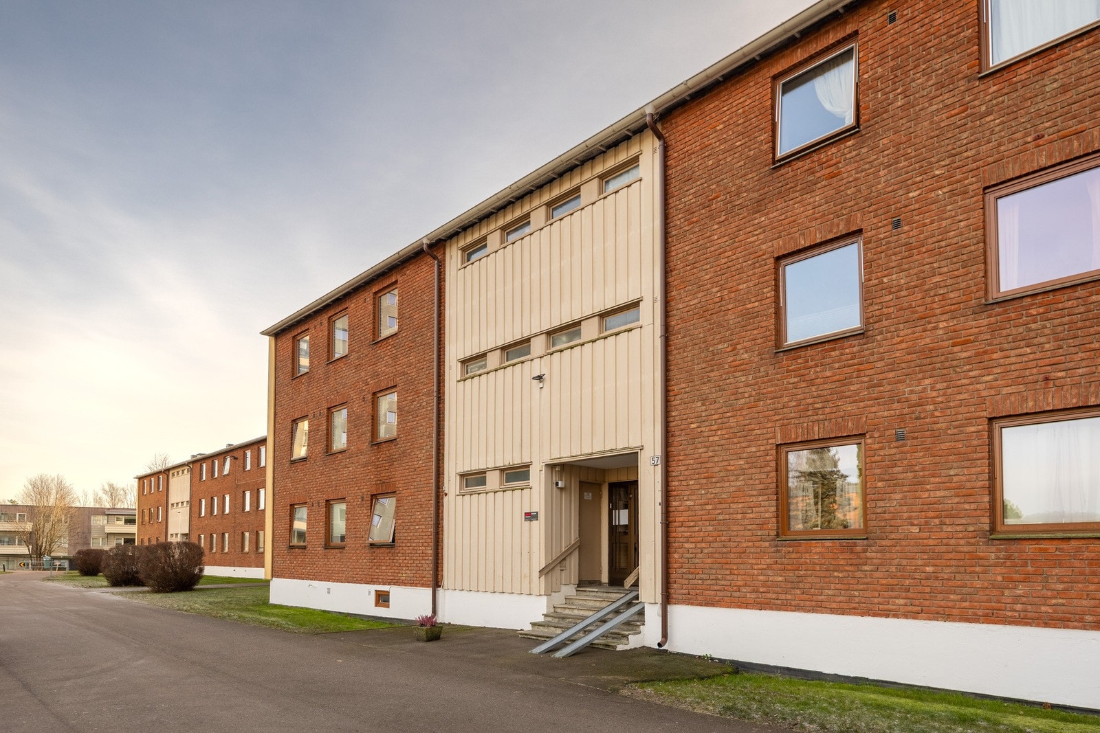 Det er mulighet for leie av parkeringsplass eller garasjeplass i borettslaget. Galleribilde