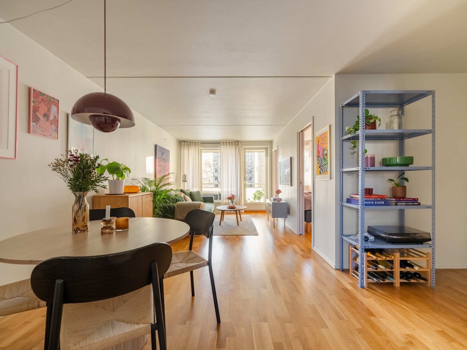 Vi fortsetter inn i den fine stuen. Galleribilde