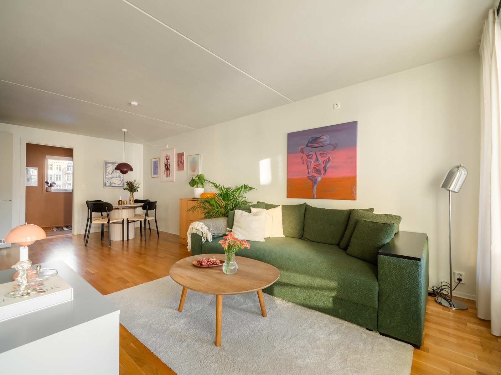 Denne føles svært lys og trivelig, med en god inndeling av soner. Galleribilde