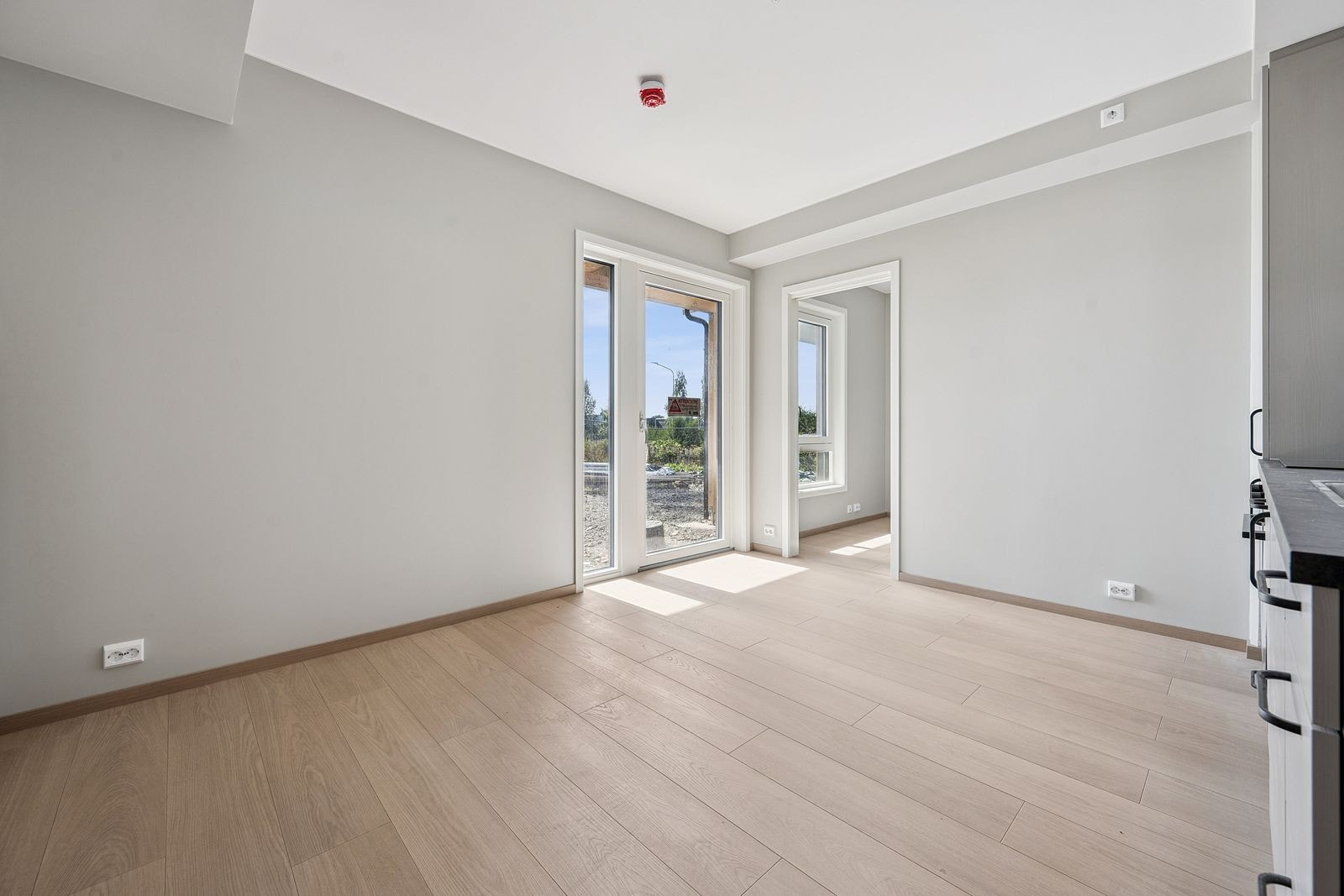 Fra stuen er det utgang til en stor terrasse (ikke ferdigstilt på bildet) Galleribilde