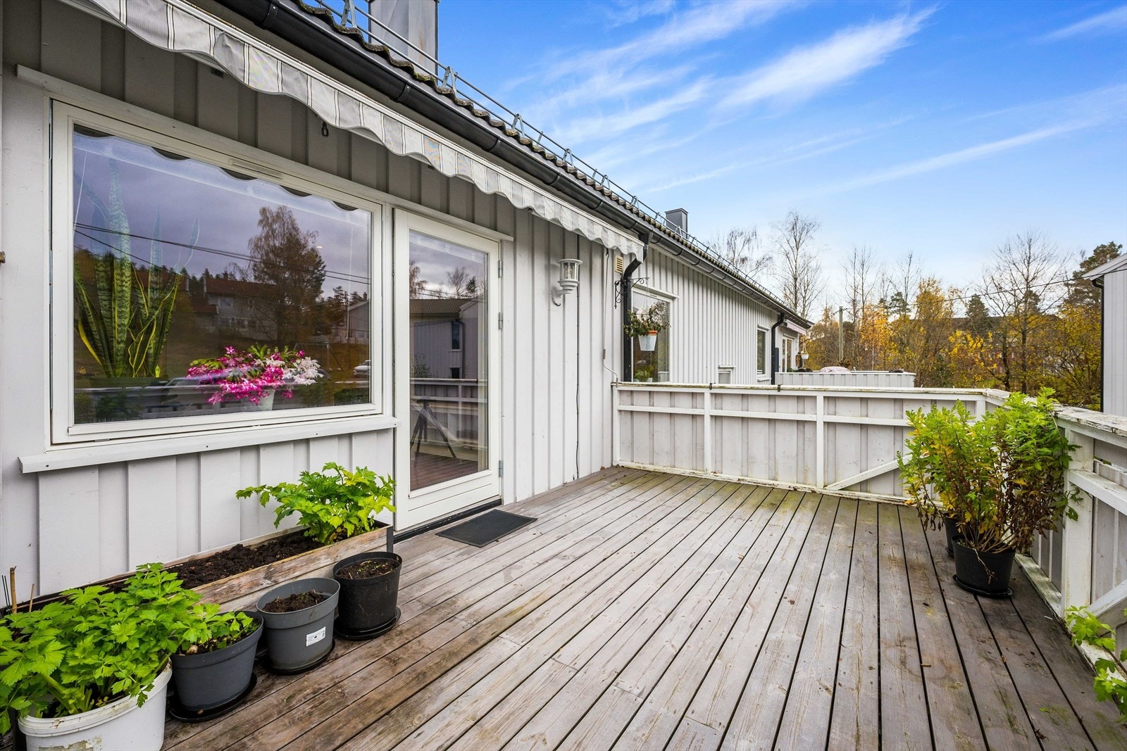 Leiligheten er gjennomgående i bygget som gir svært gode lysforhold igjennom hele dagen. Galleribilde