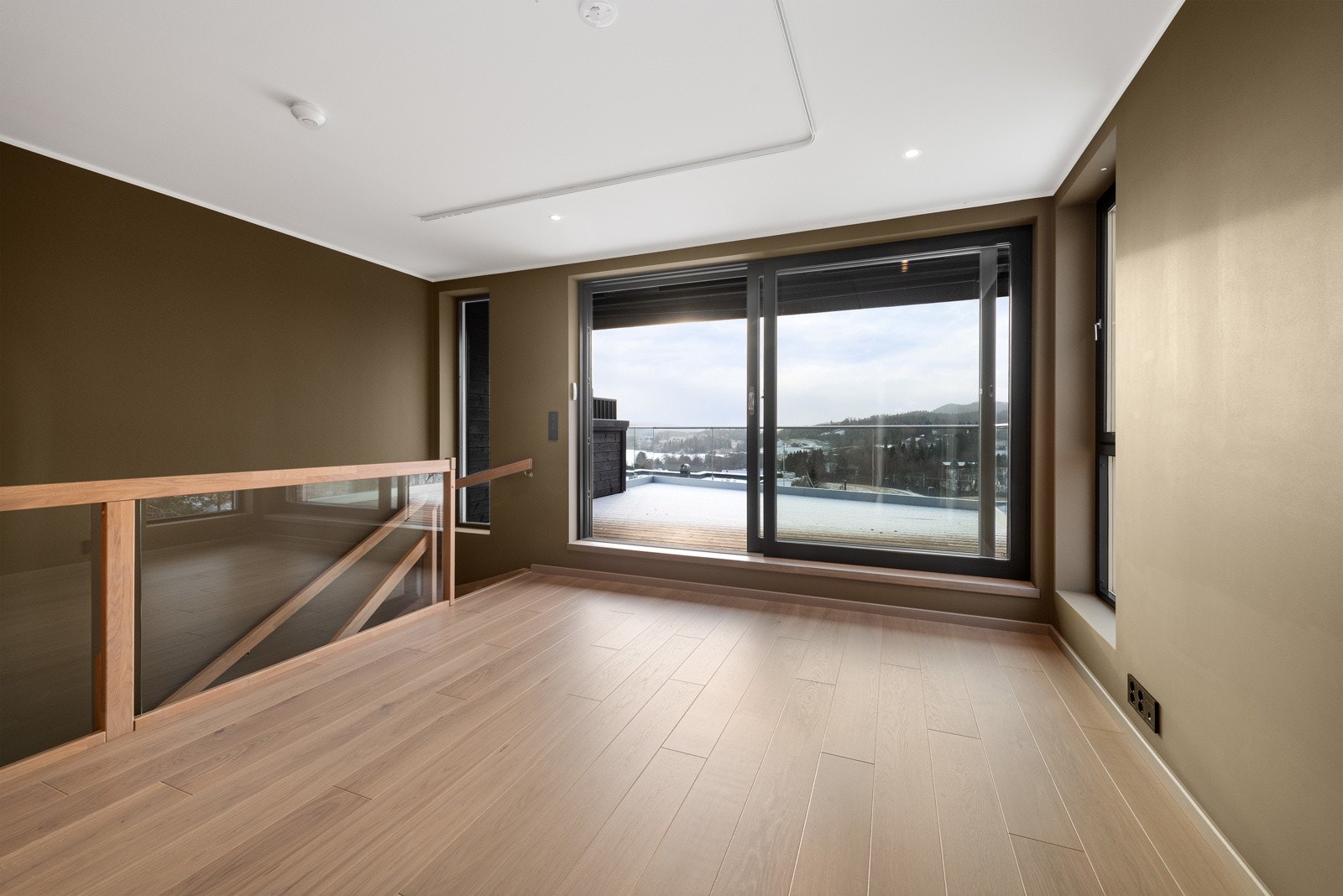 I 3. etasje er det ytterligere en stue som blir perfekt til rolige tv-kvelder samt vennebesøk for familiens yngste. Galleribilde