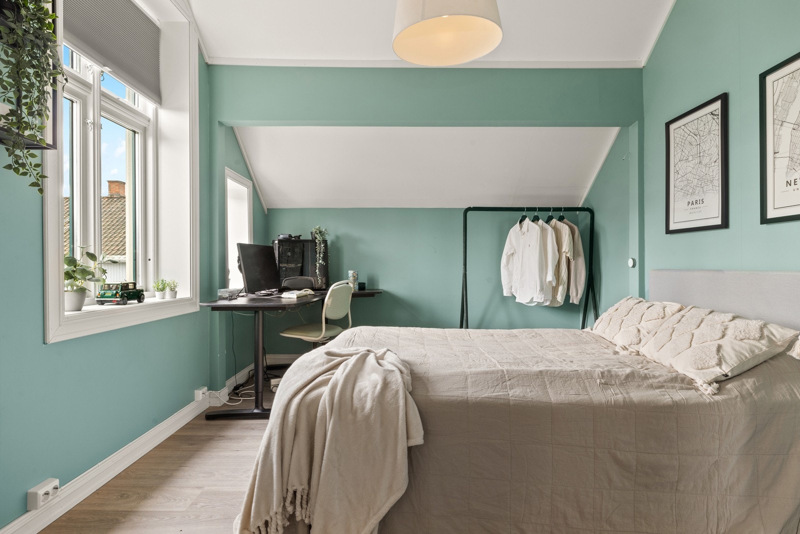 Soverom 3 med vindu mot øst. Galleribilde