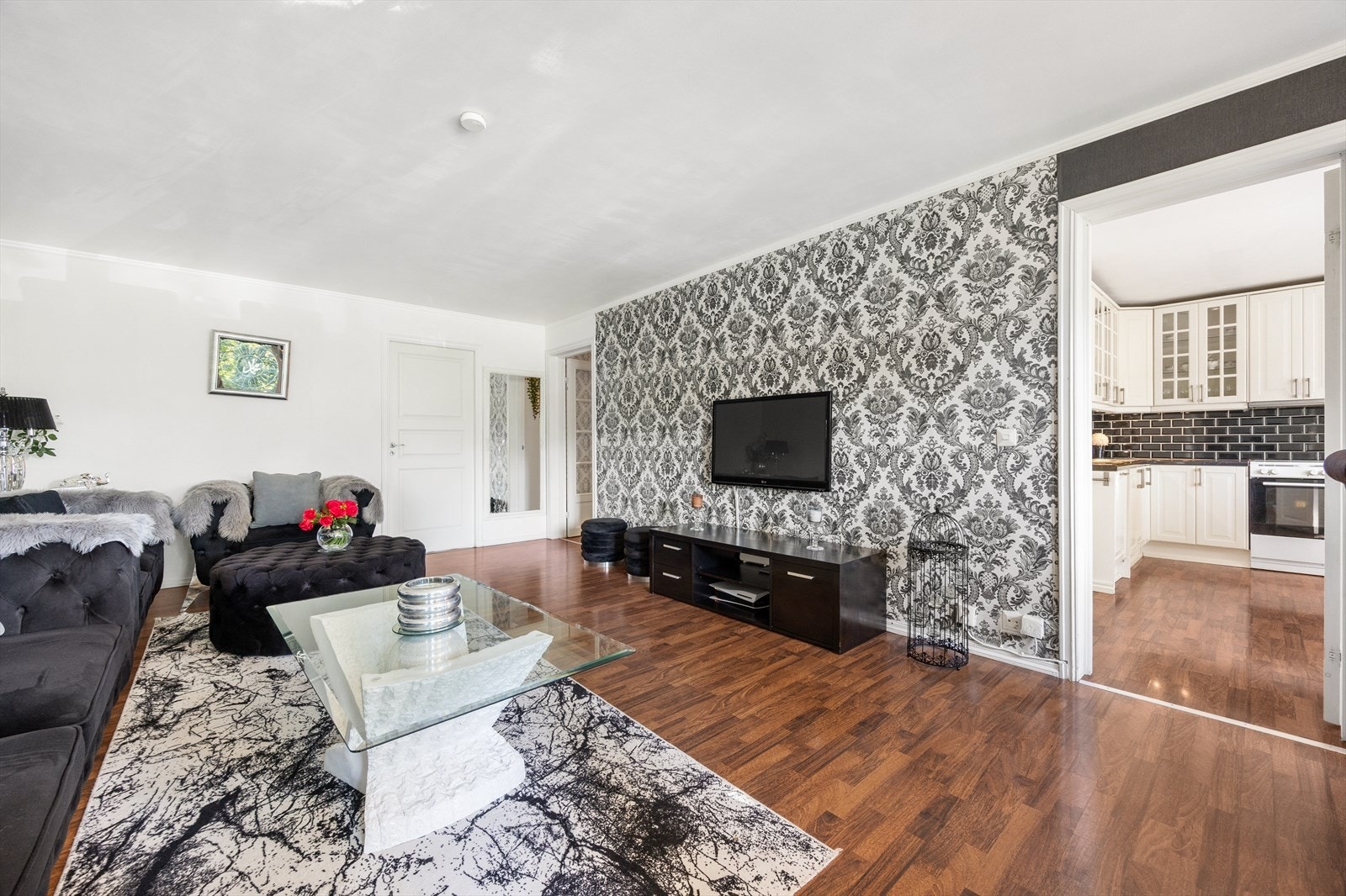 Fra stuen er det praktisk tilknytning til kjøkkenet. Galleribilde