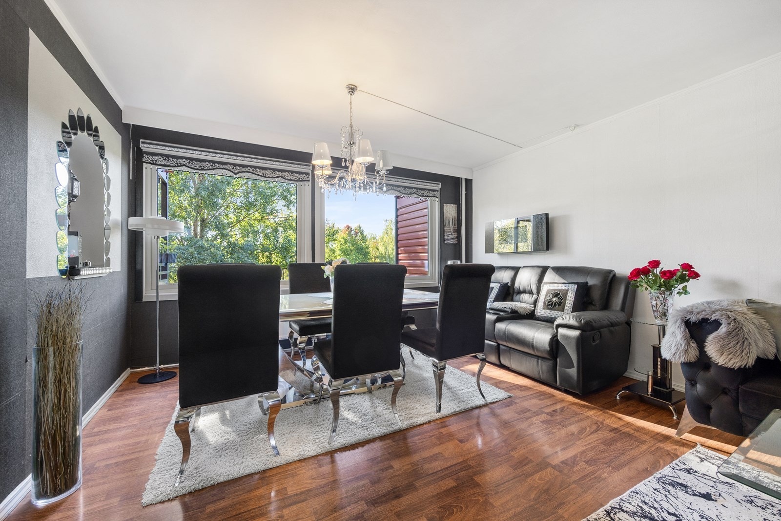 De store vinduene fra 2015 slipper inn rikelig med dagslys. Galleribilde