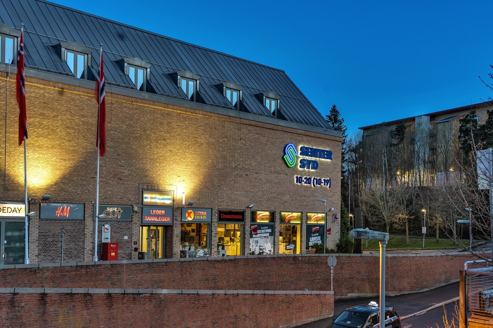 I tillegg finnes Senter Syd i nærområdet, som gir ytterligere shoppingmuligheter. Galleribilde