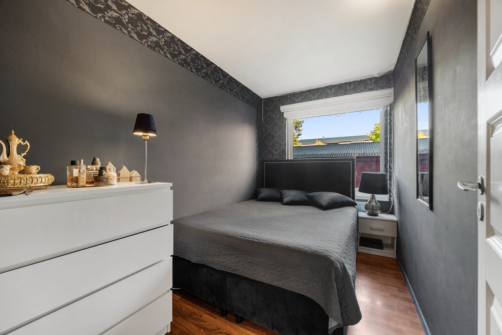 Det andre soverommet egner seg godt som barnerom, gjesterom eller kontor. Galleribilde