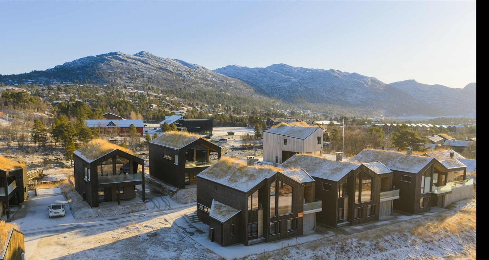 Hytten ligger meget sentralt til med gode solforhold. Galleribilde