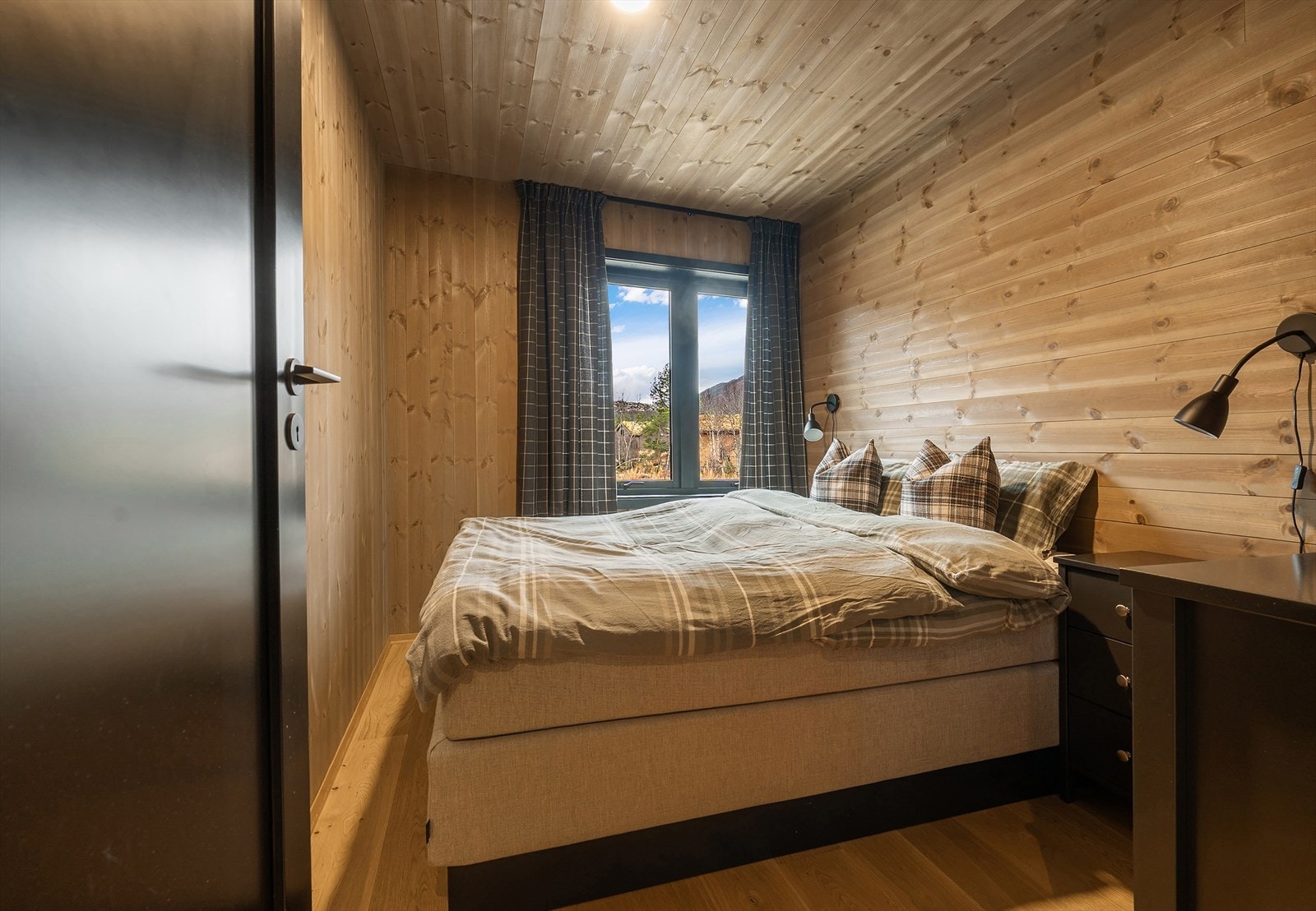 Soverom i 1.etg - Totalt 3 soverom i 1.etg. Galleribilde