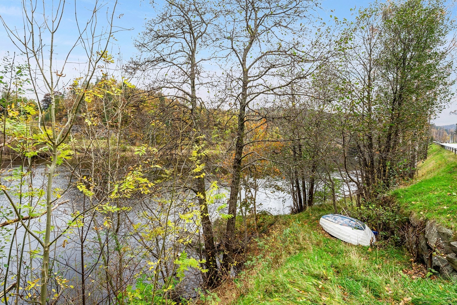 På andre siden av veien finner vi båtplassen Galleribilde