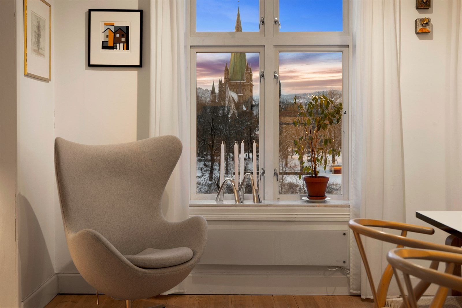 Her kan du virkelig nyte en kopp kaffe til den fantastiske utsikten. Galleribilde