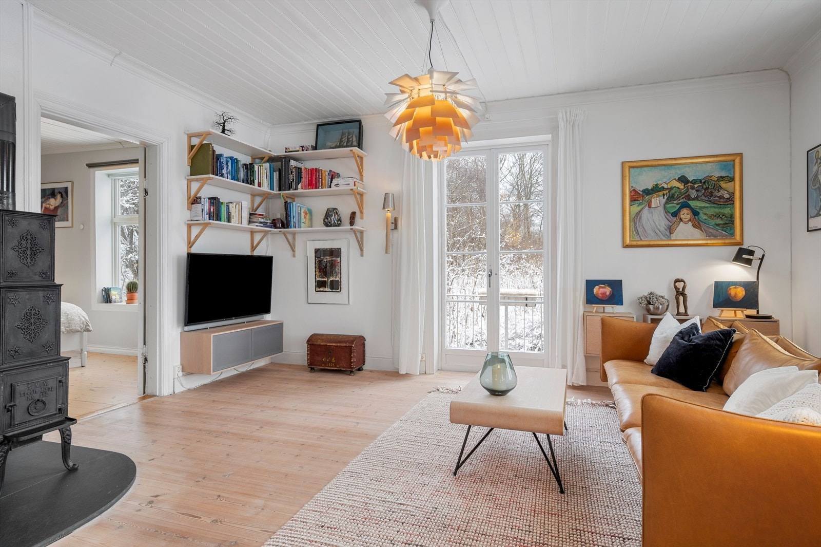 Videre finner du stuen på 17m² som totalt sammen med spisestuen blir på hele 40,7m². Galleribilde