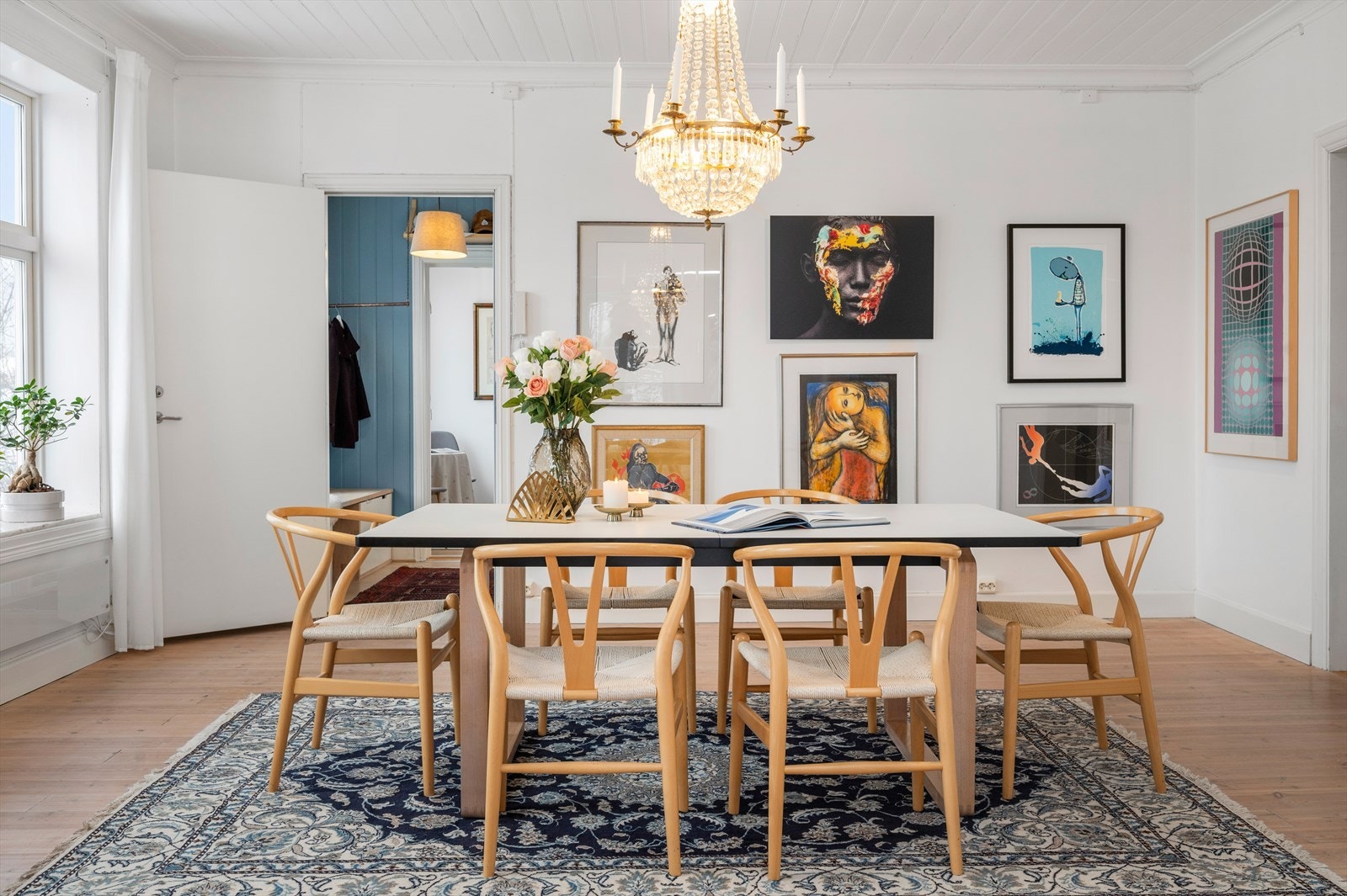 Spisestuen er på hele 23,7m² og byr dermed på rikelig med møbleringsmuligheter. Galleribilde