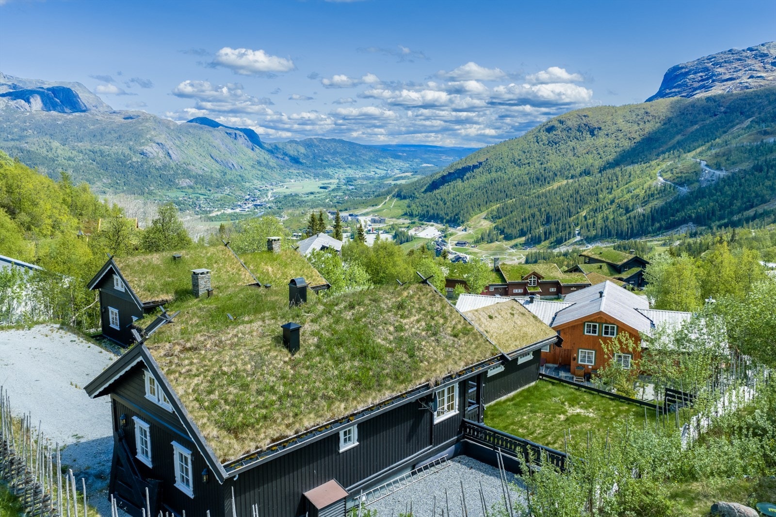 Det store annekset har 4 sov, 2 bad og stue/kjøkken Galleribilde