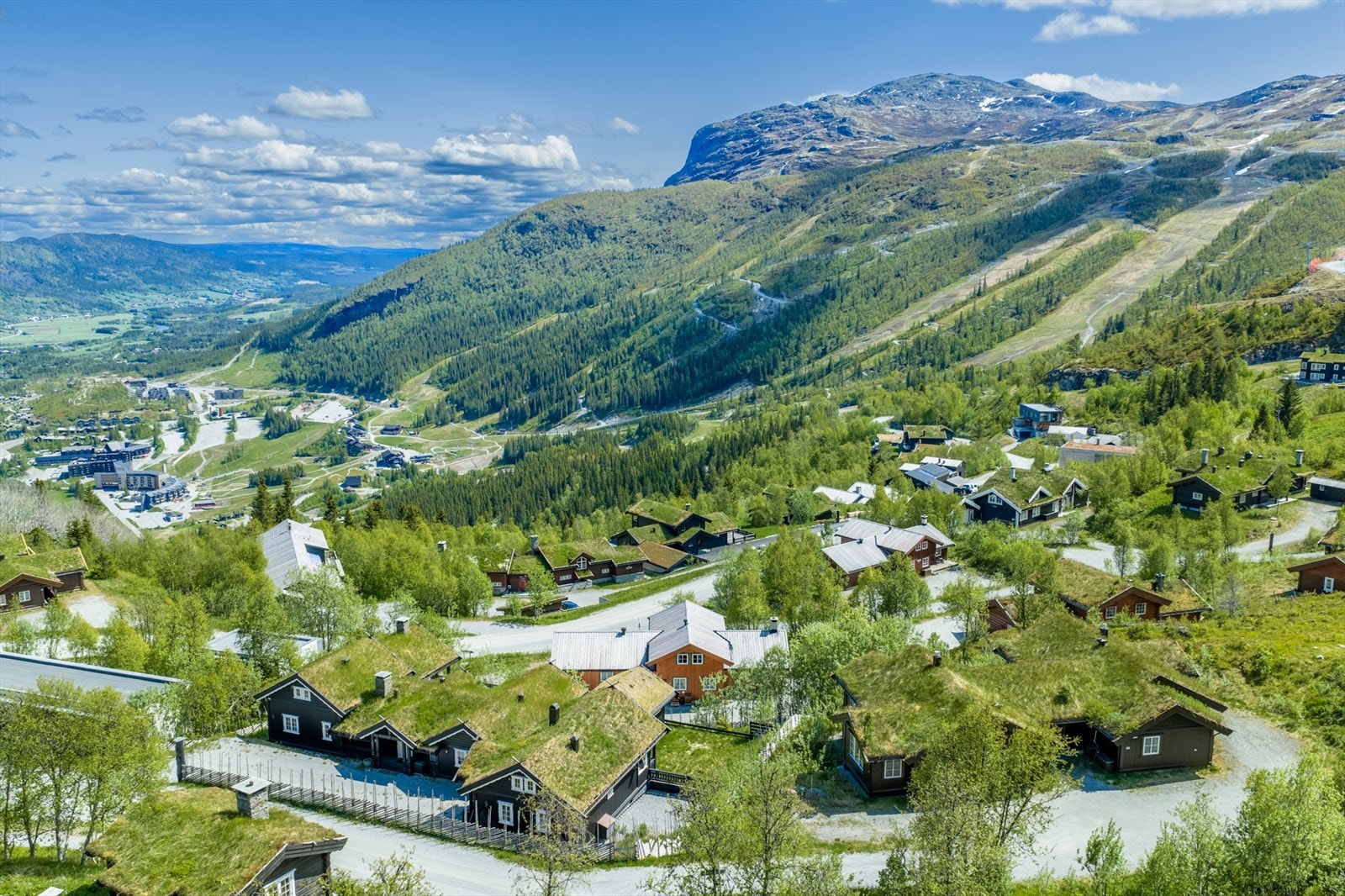 Hytta sett mot Hemsedal Skisenter Galleribilde