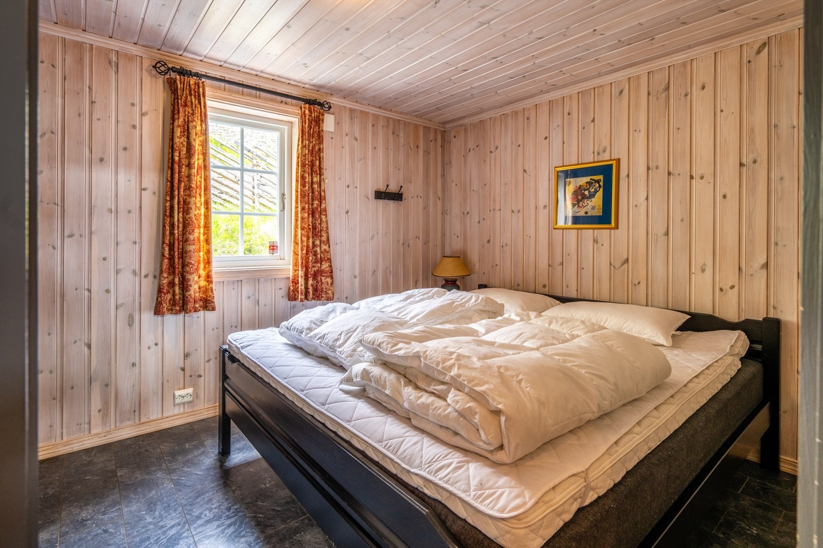 Annekset har 4 soverom, hvorav 2 på hems. Galleribilde