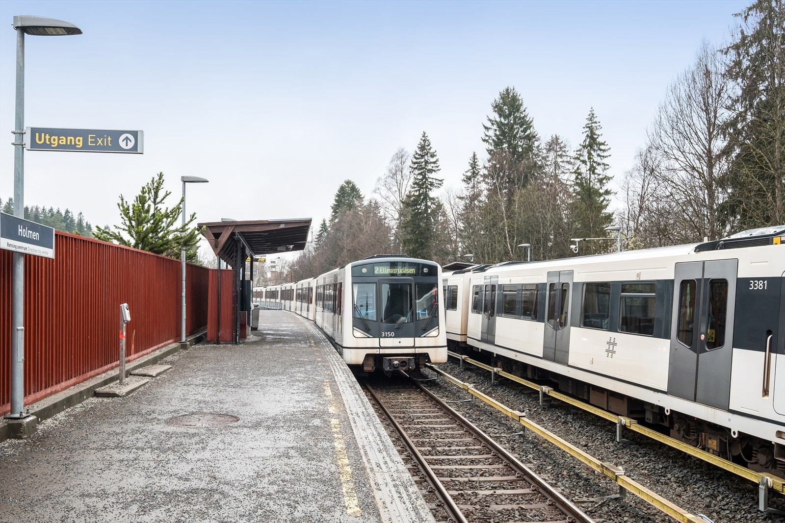 T-bane i kort gangavstand fra boligen (Holmen). Galleribilde