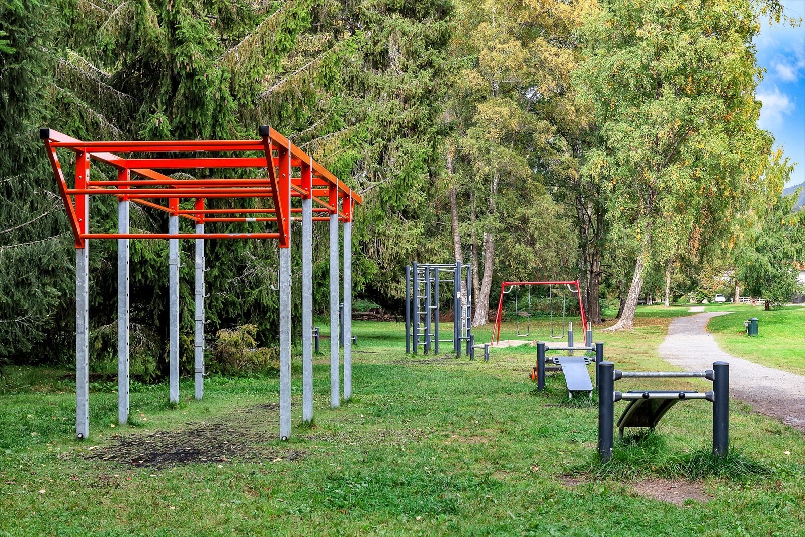 Området byr på gode muligheter for både tur og trening, med blant annet Holmendammen tuftepark rett i nærheten. Galleribilde