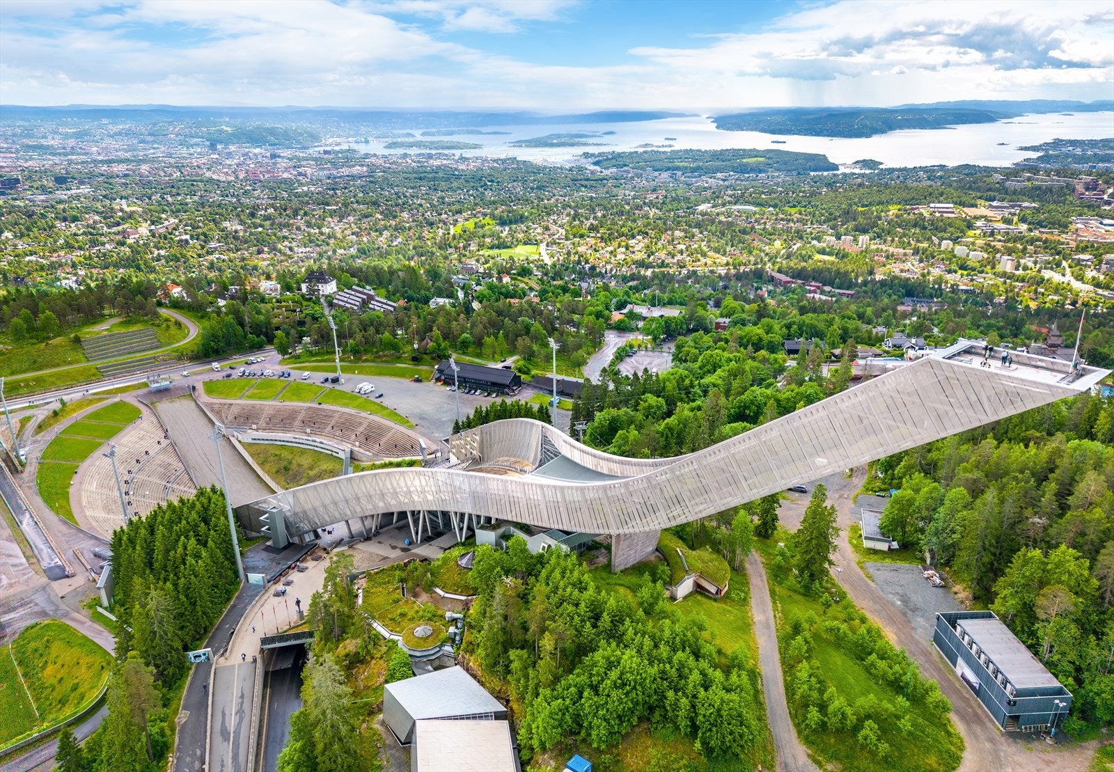Fra nærområdetstorområdet - Hoppanlegget i Holmenkollen. Galleribilde