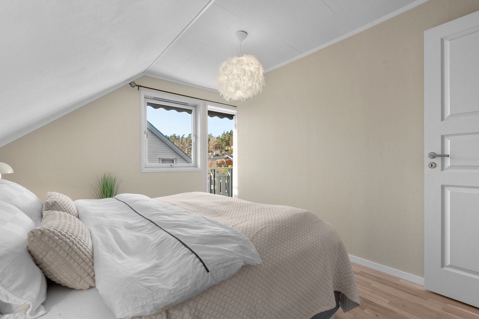 Hovedsoverommet har utgang til solrik balkong Galleribilde