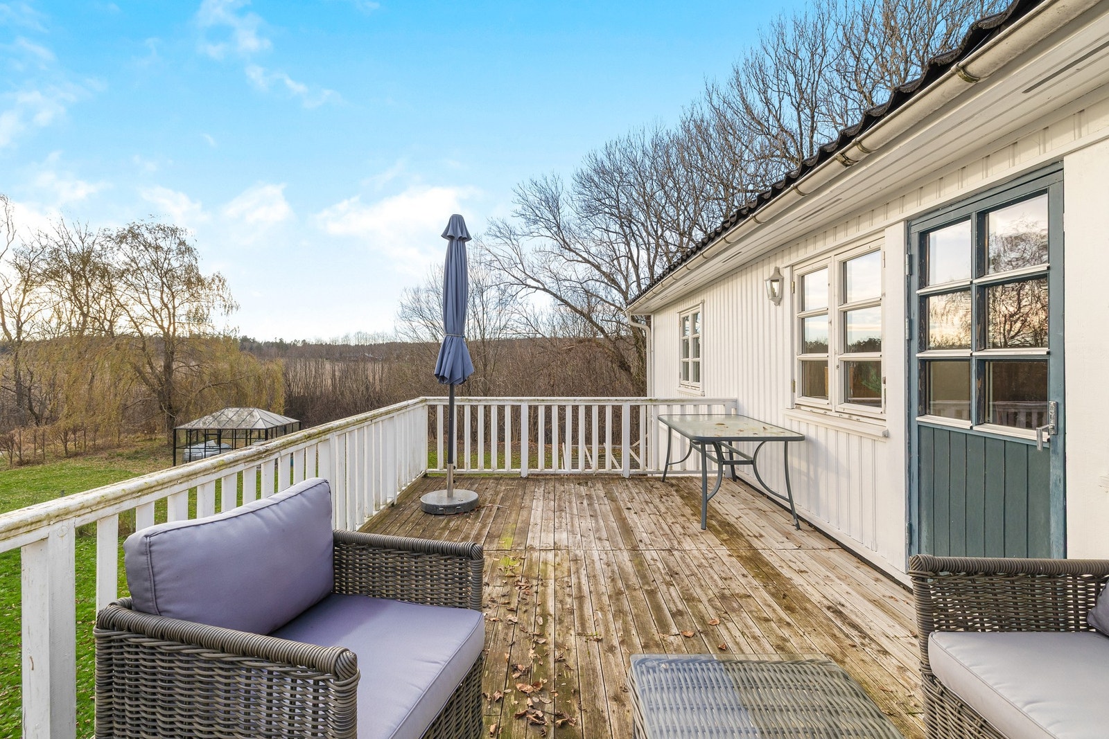 Utsikten er langstrakt, og her finner man enkelt roen mens man skuer utover alt det grønne Galleribilde