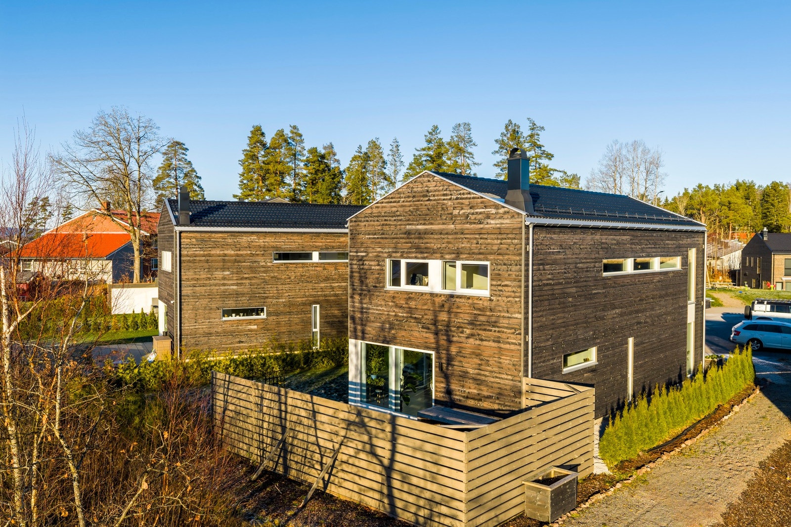 Boligen har vestvendt beliggenhet, som gir solrike kvelder og varmt lys mot slutten av dagen Galleribilde