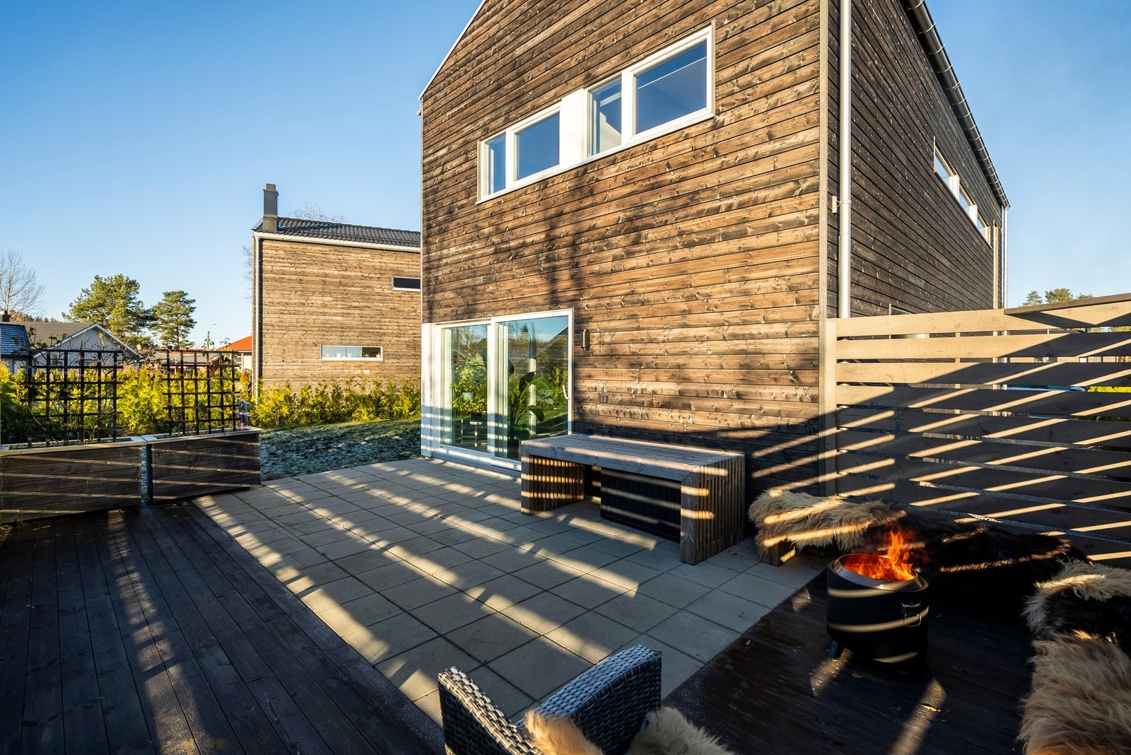 En privat og skjermet terrasse på 37 m2 hvor du kan nyte de sene sommerkveldene Galleribilde