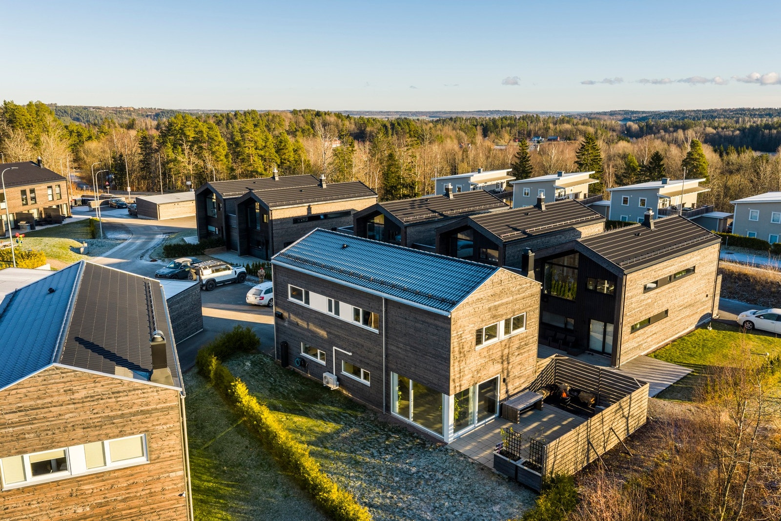 Her er du en del av et fredelig sameie i landlige omgivelser Galleribilde