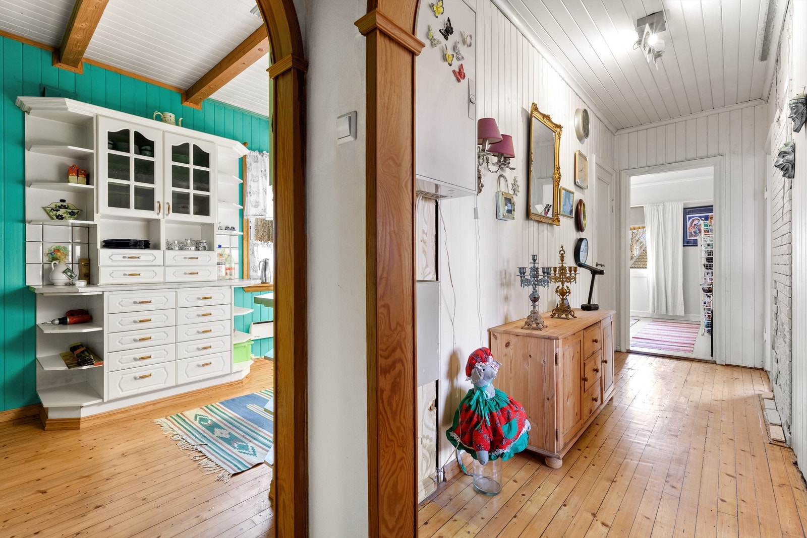 Gangen i andre etasje har tregulv og panelkledde vegger. Galleribilde