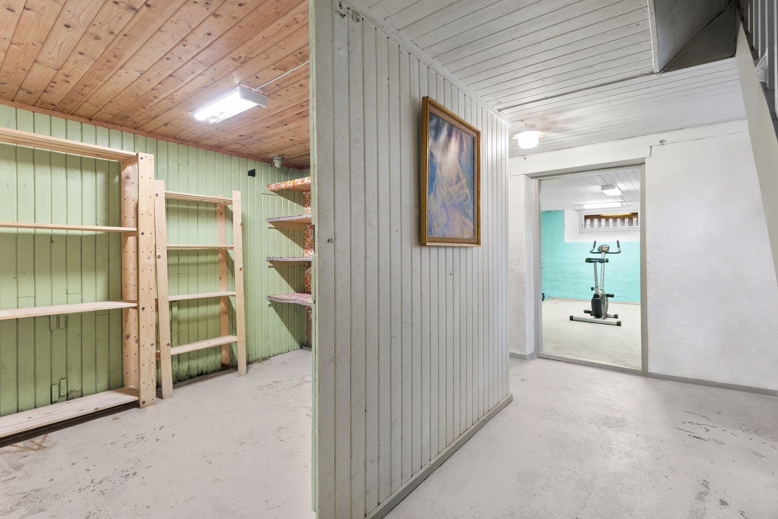 Gangen i kjelleren forbinder de ulike rommene og har adkomst via innvendig trapp. Galleribilde